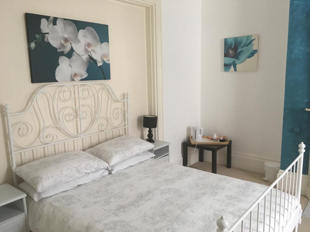 Bentons Guest House Cheltenham Esterno foto