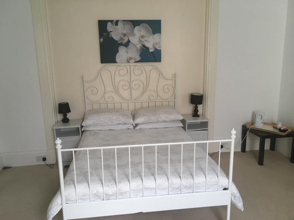 Bentons Guest House Cheltenham Esterno foto