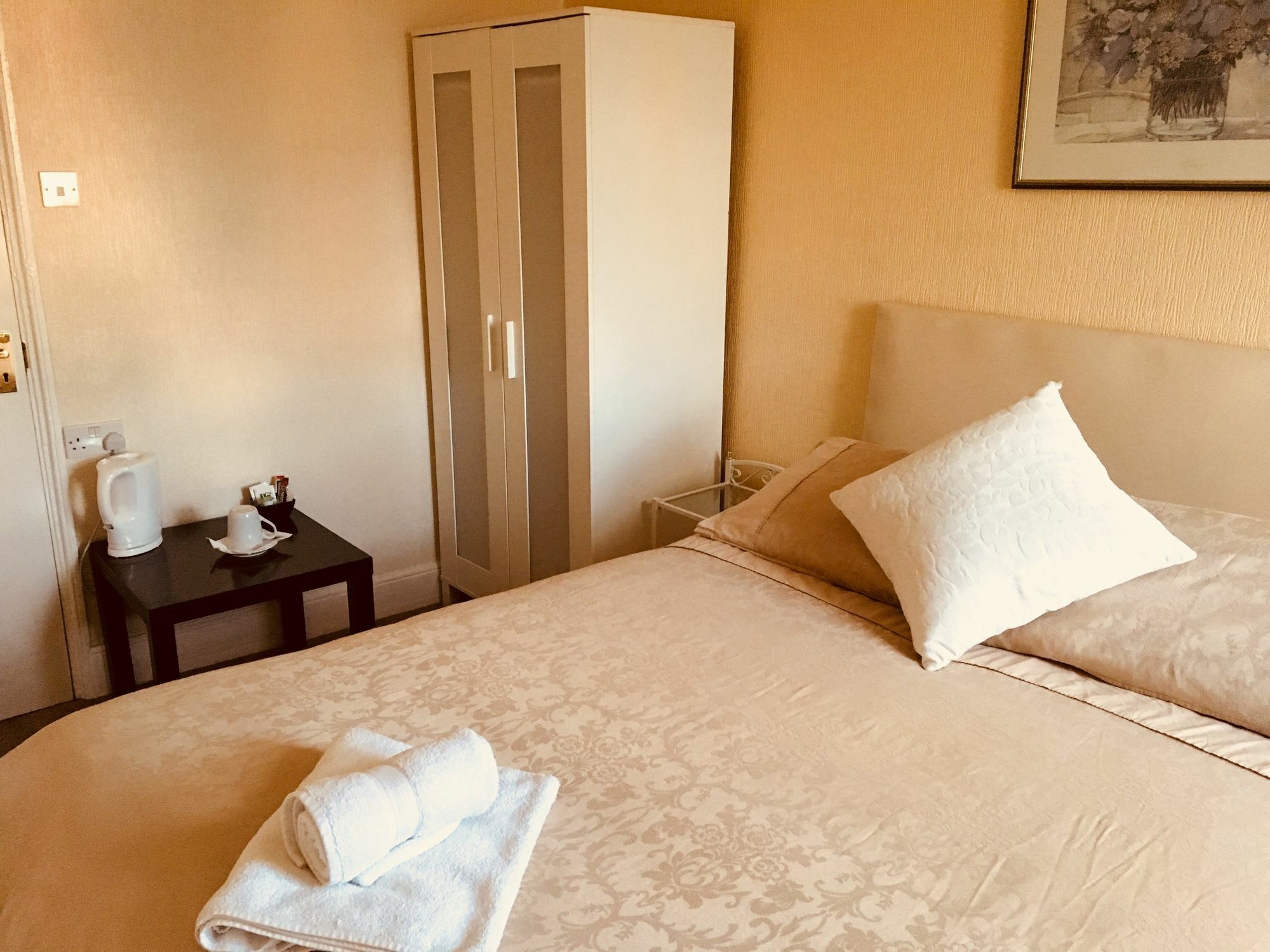 Bentons Guest House Cheltenham Esterno foto